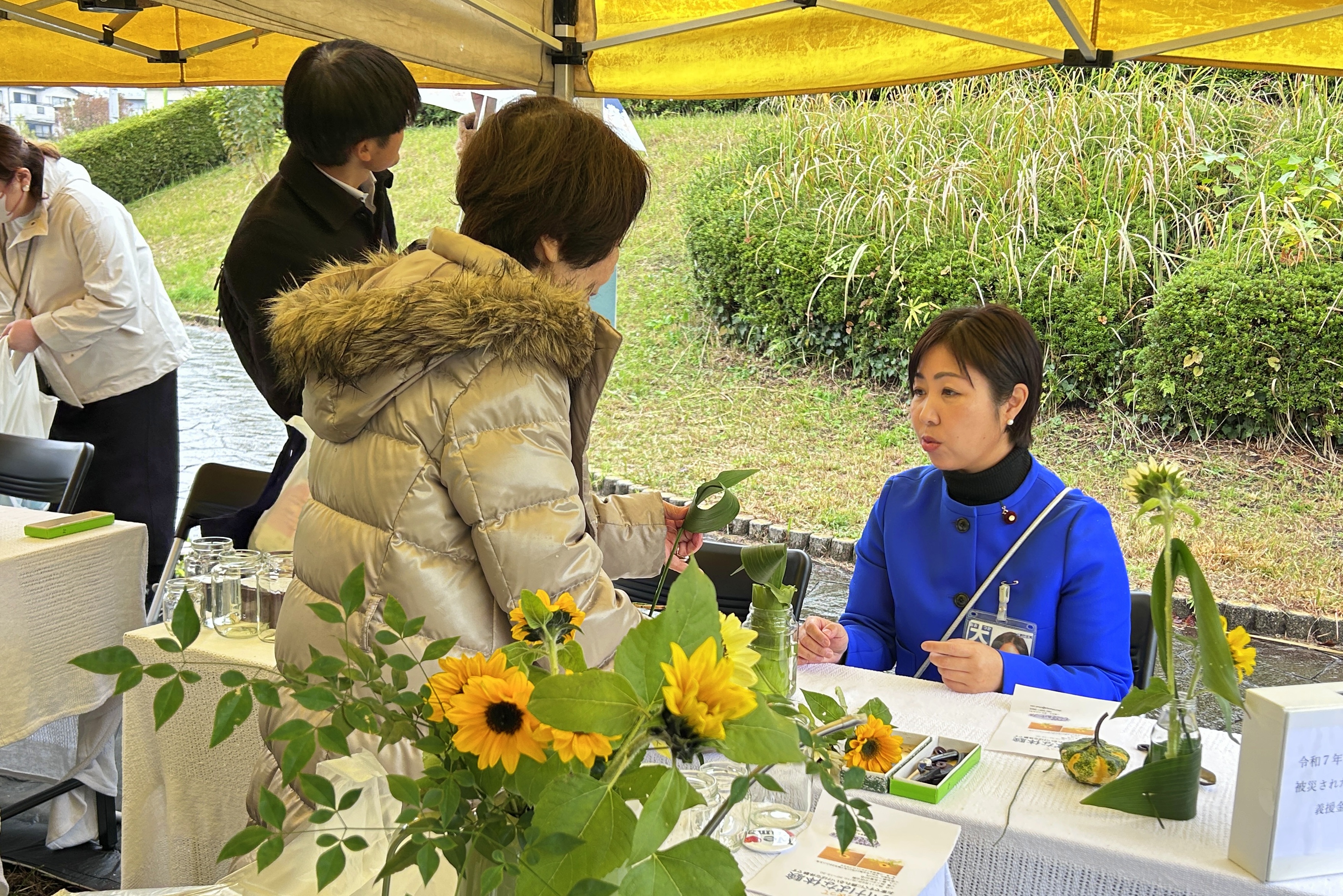 令和7年11月9日 🌻ひまわりを使って「いけばな体験」🌻を開催しました!