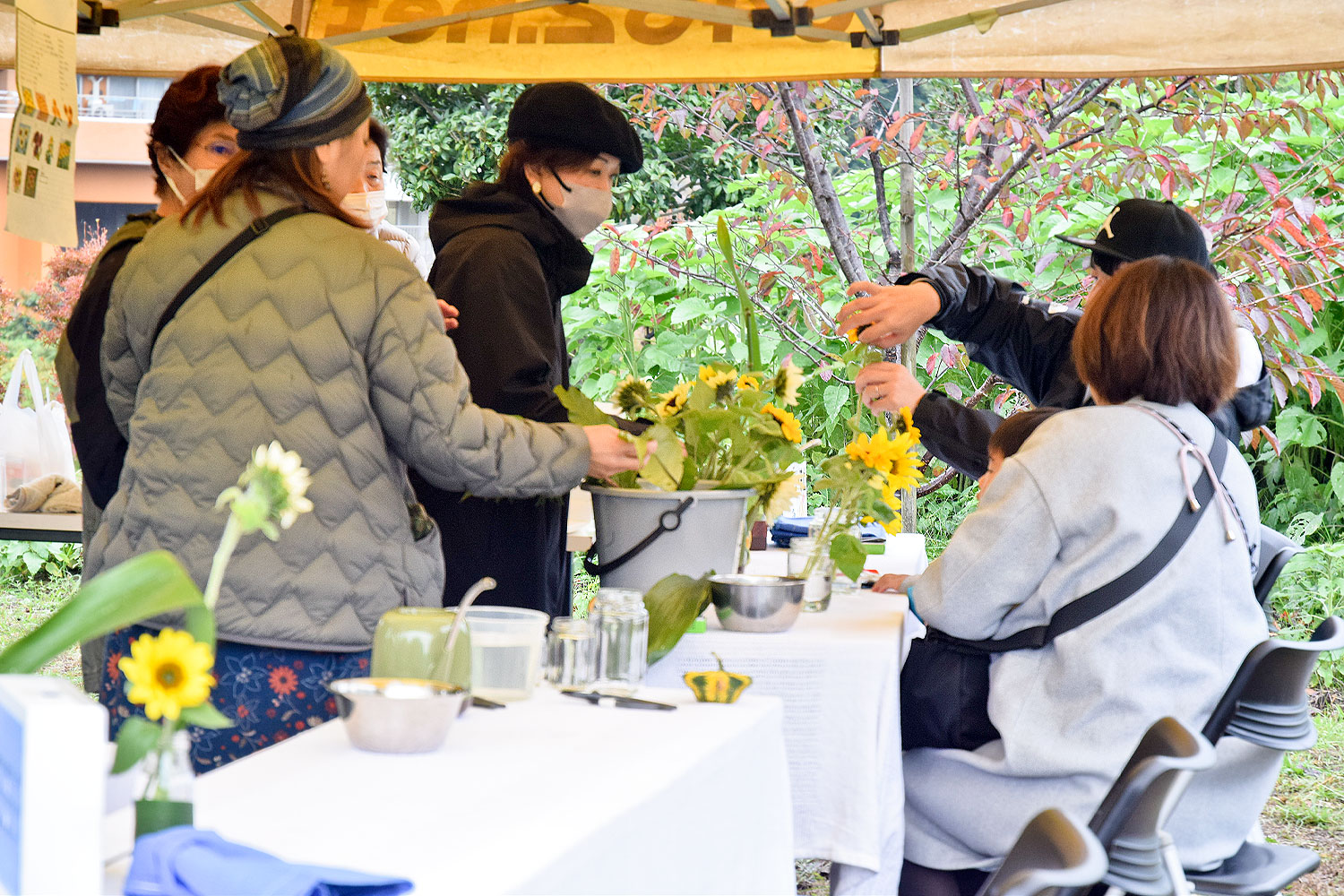 令和7年11月9日 🌻ひまわりを使って「いけばな体験」🌻を開催しました!