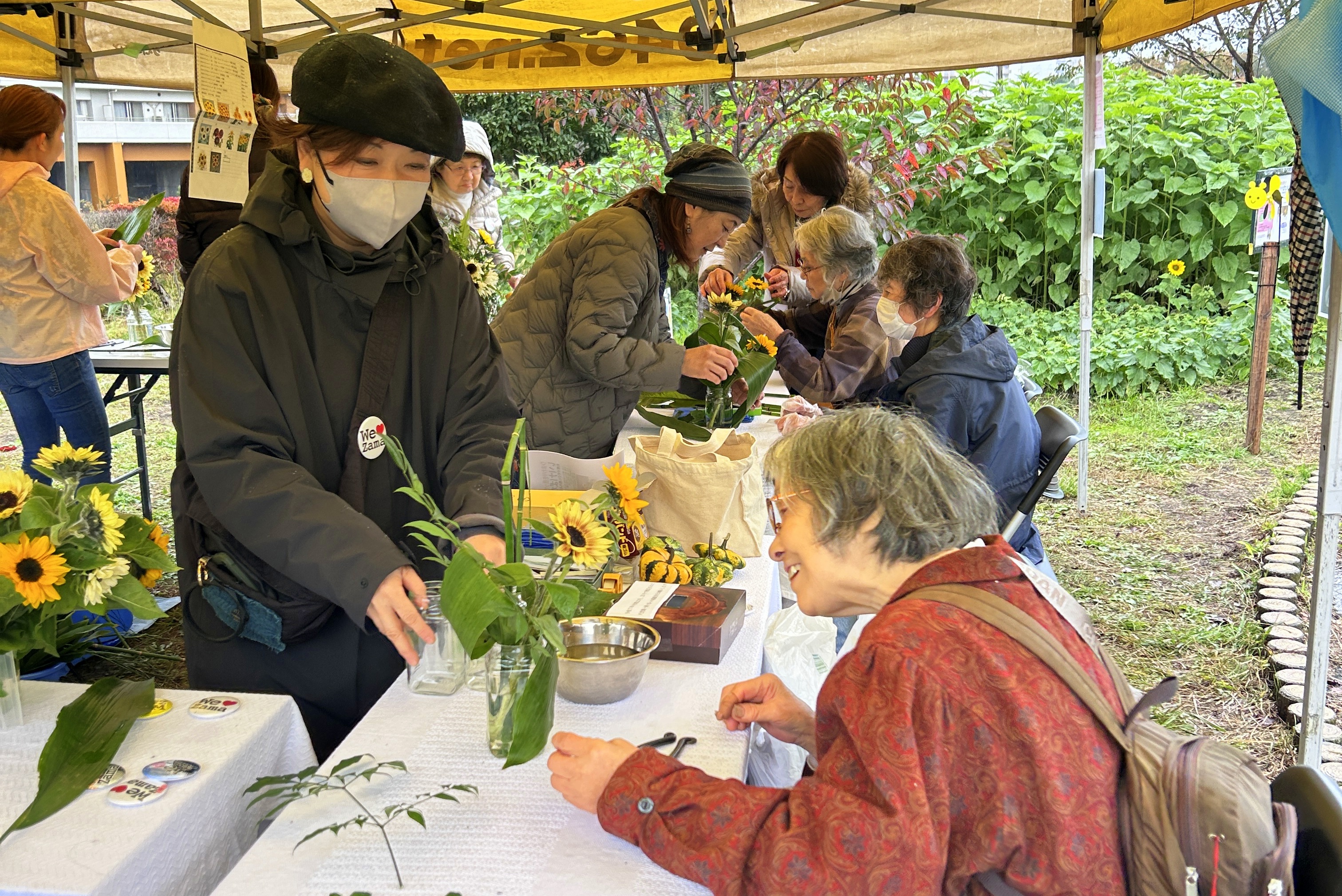 令和7年11月9日 🌻ひまわりを使って「いけばな体験」🌻を開催しました!