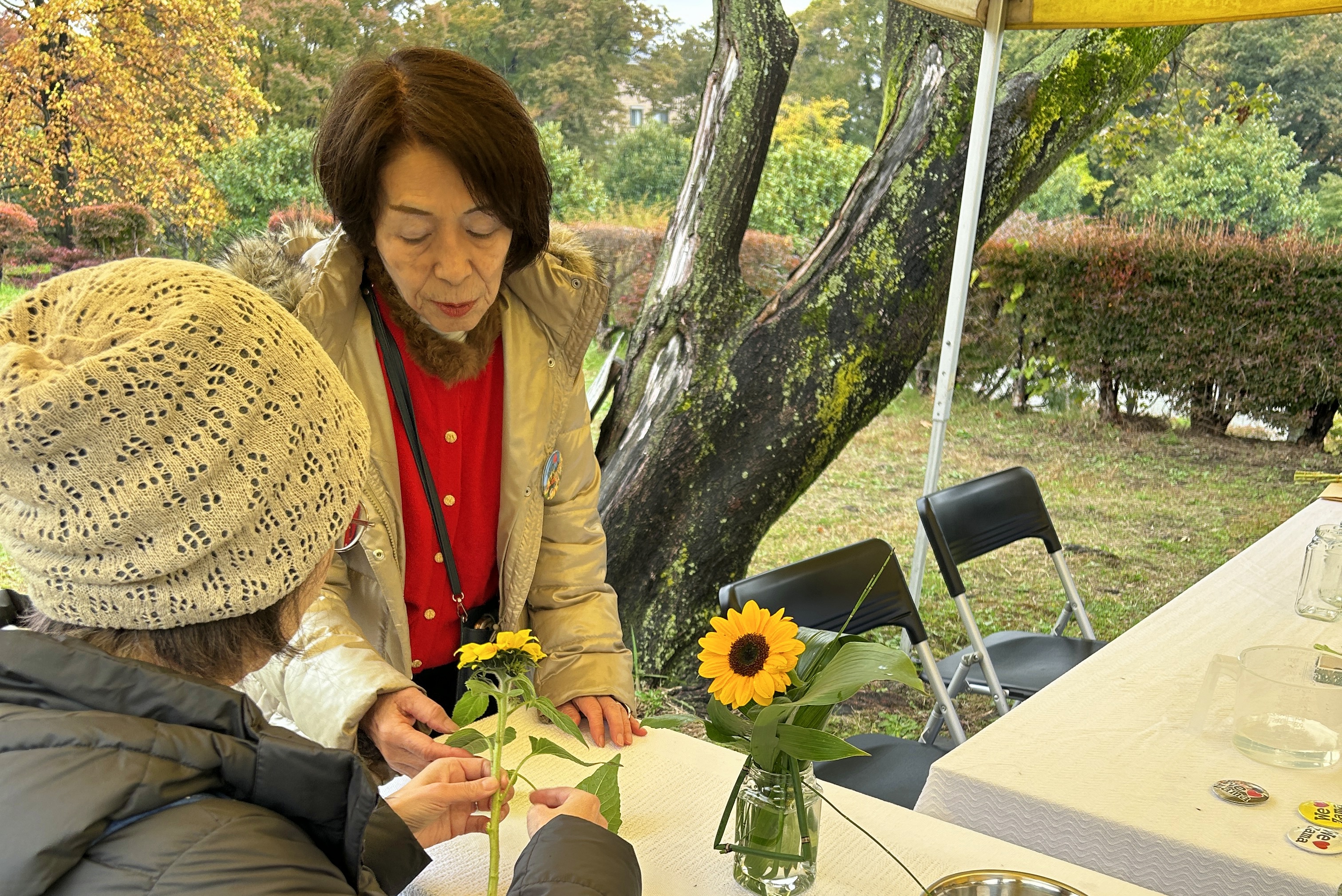 令和7年11月9日 🌻ひまわりを使って「いけばな体験」🌻を開催しました!