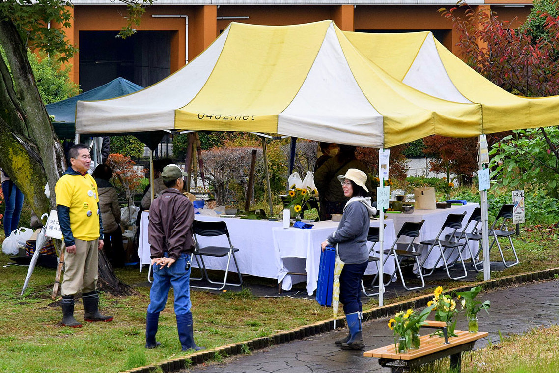 令和7年11月9日 🌻ひまわりを使って「いけばな体験」🌻を開催しました!